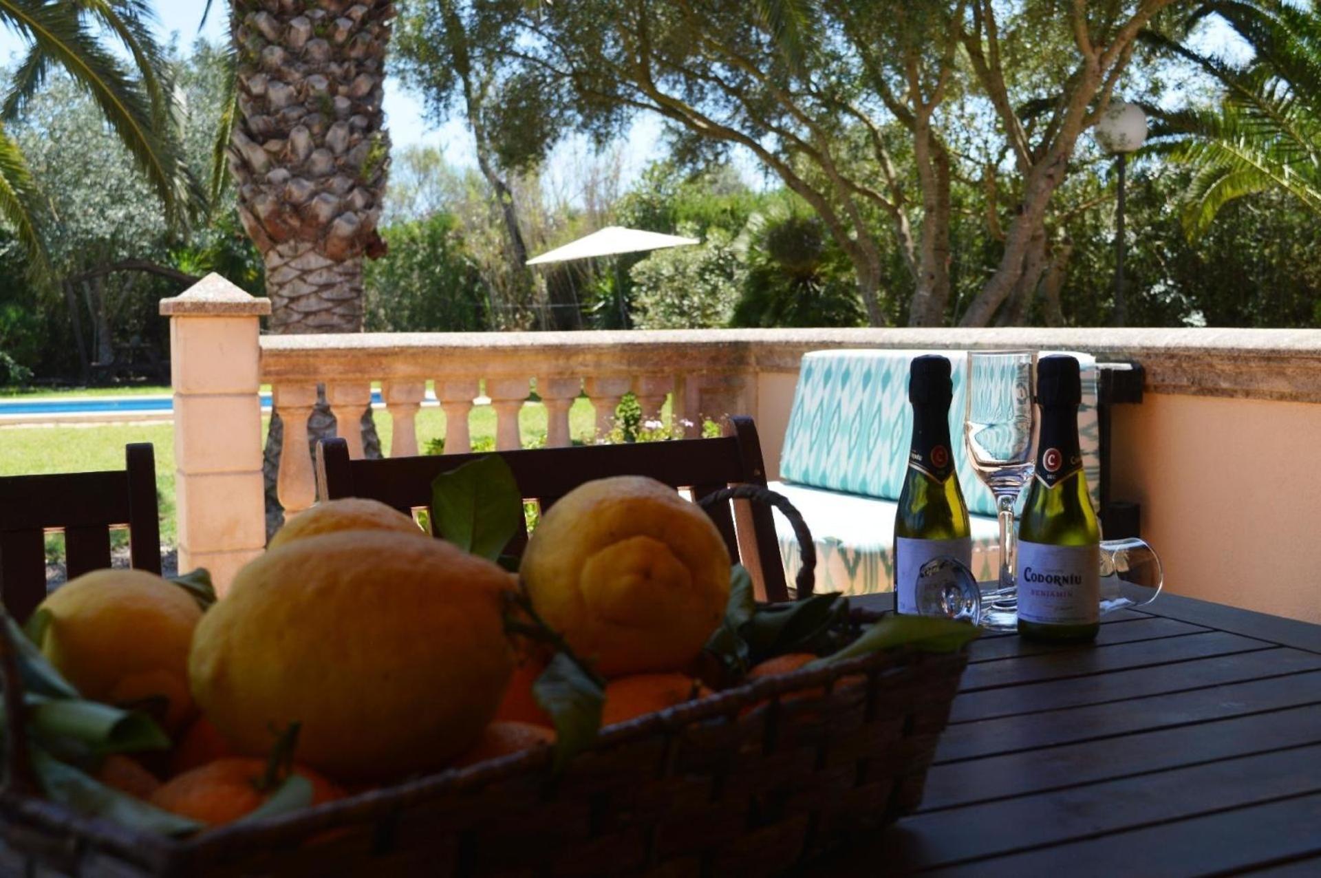 Es Garballons, Im Mallorquinischen Stil, Umgeben Von Ferienhaus
