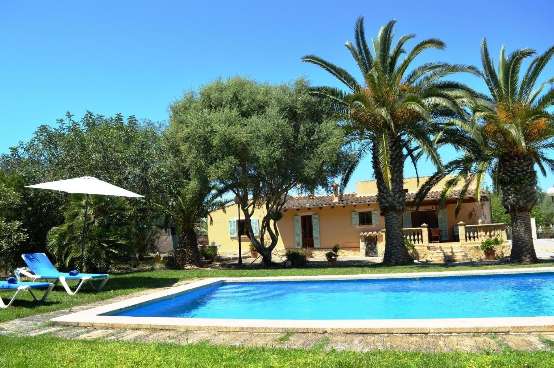 Ferienhaus Es Garballons, Im Mallorquinischen Stil, Umgeben Von